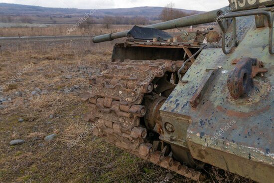 Vergleich von Ketten und Laufrollen an Panzer und Modell